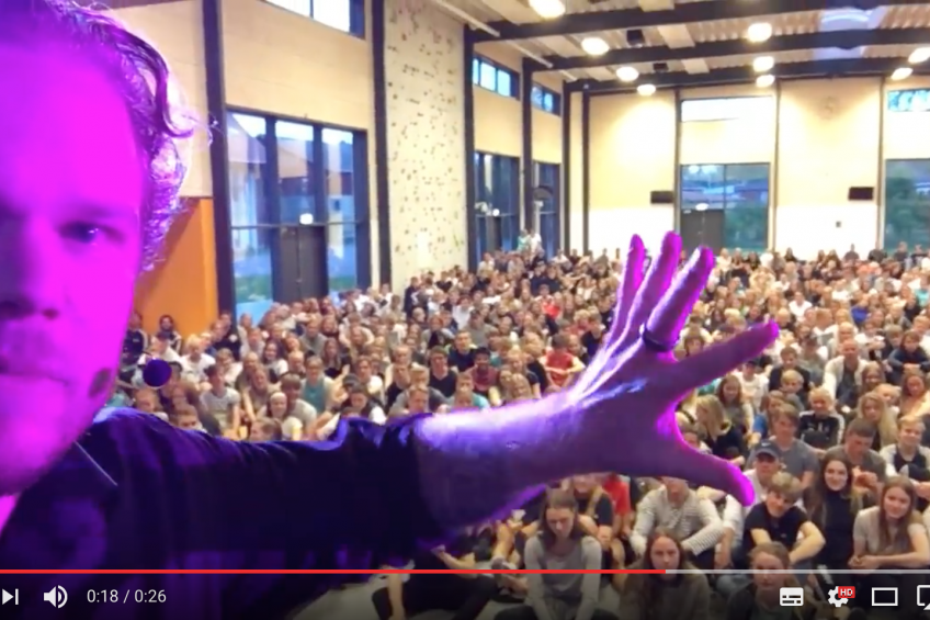 Hypnotize a full audience in seconds?